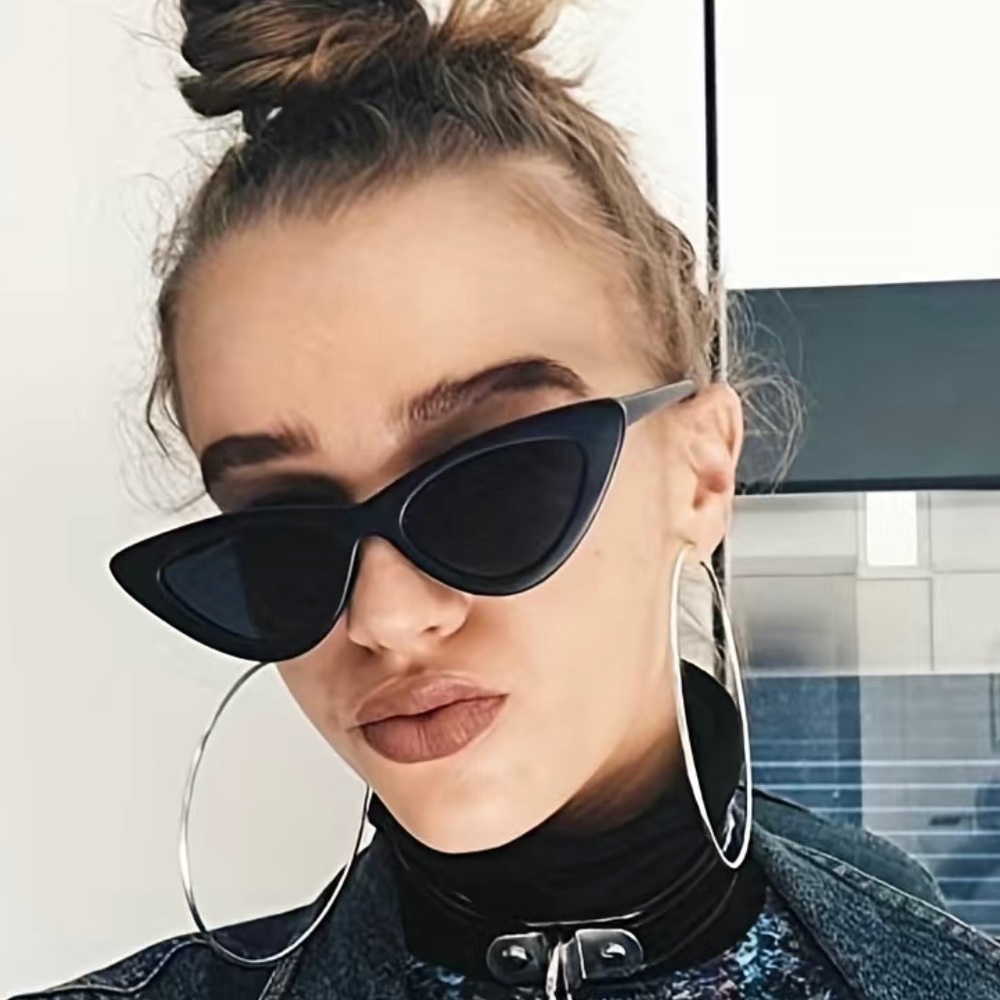 Hot! Black Cat Eye Fashion Sunglasses - Picture 2 of 3